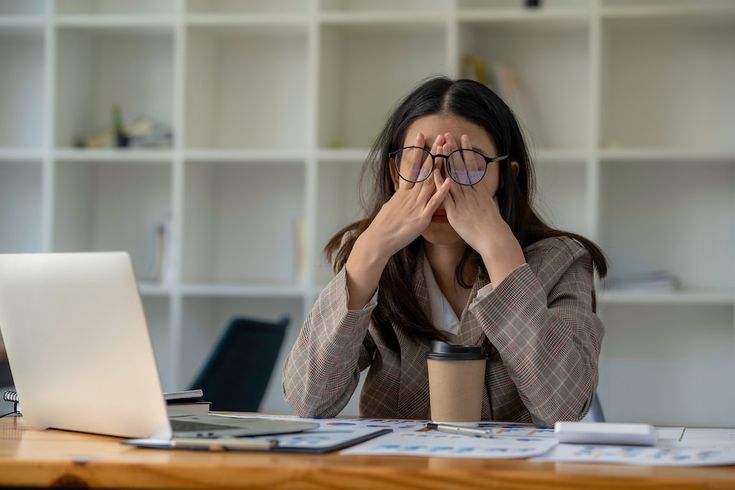 Charge mentale : pourquoi certaines périodes épuisent-elles davantage le cerveau ? - Theralica