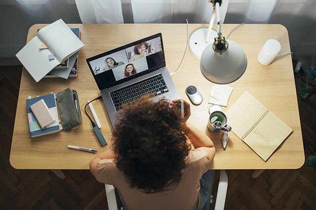 Télétravail l'été : comment garder sa concentration malgré la chaleur et les écrans ? - Theralica
